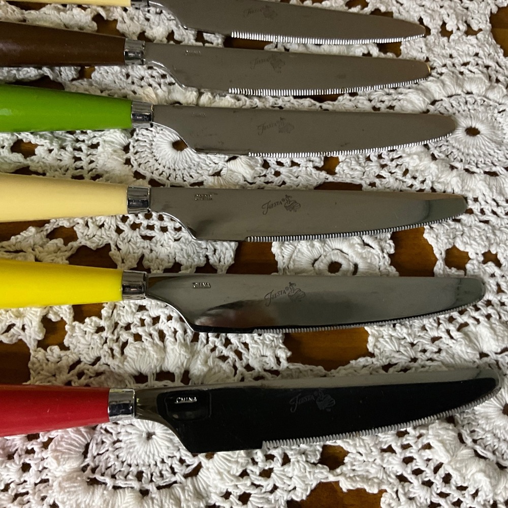 Vintage Fiesta Cutlery Set of 6 Steak Knives Serrated Blades Colorful Handles - Picture 3 of 4